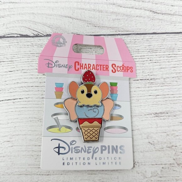 NEW! Disney Character Scoops Monthly Pin Series Dumbo Pin LE 4000 - Picture 1 of 2